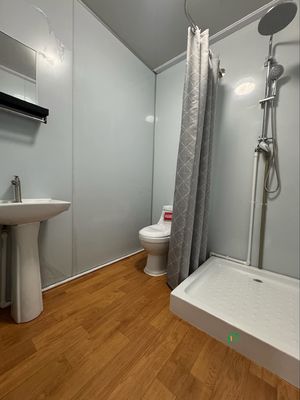 Casa de contenedores plegables Estructura de acero fuerte y ligera con paneles de pared aislados para una vida cómoda y segura