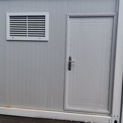 Tiny Home Flat Pack Container House Sturdy Roof with 50mm EPS Sandwich Panel and Optional Thickness