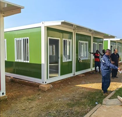 Casa de contenedores desmontable con puerta de paneles de sandwich de lana de roca y puerta de aleación de aluminio